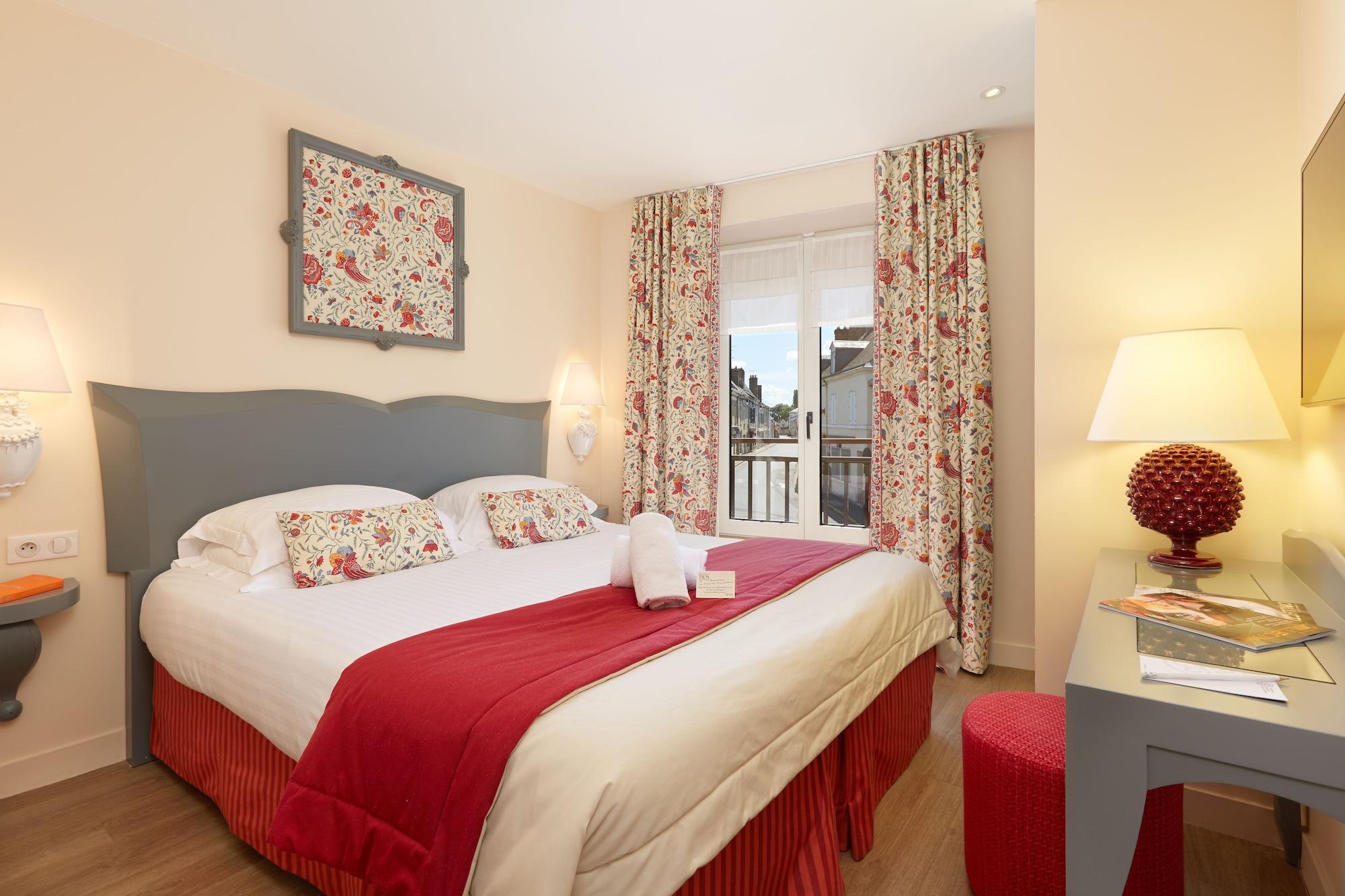 Relais Des Trois Chateaux Hotel-Restaurant - Teritoria Cour Cheverny Bagian luar foto