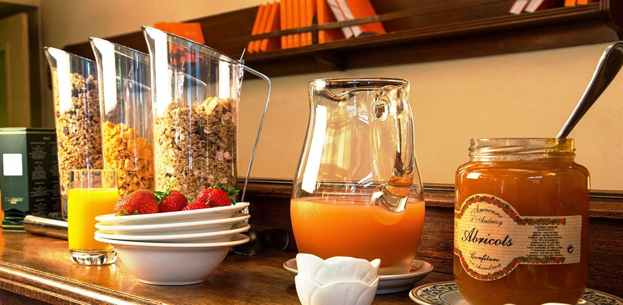 Relais Des Trois Chateaux Hotel-Restaurant - Teritoria Cour Cheverny Bagian luar foto